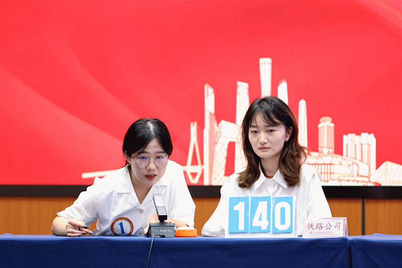 现场比拼.gif
