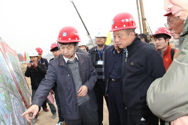 日,临汾市副市长陈纲在临汾市住建局局长杜敏,尧都区常务副区长牛少白