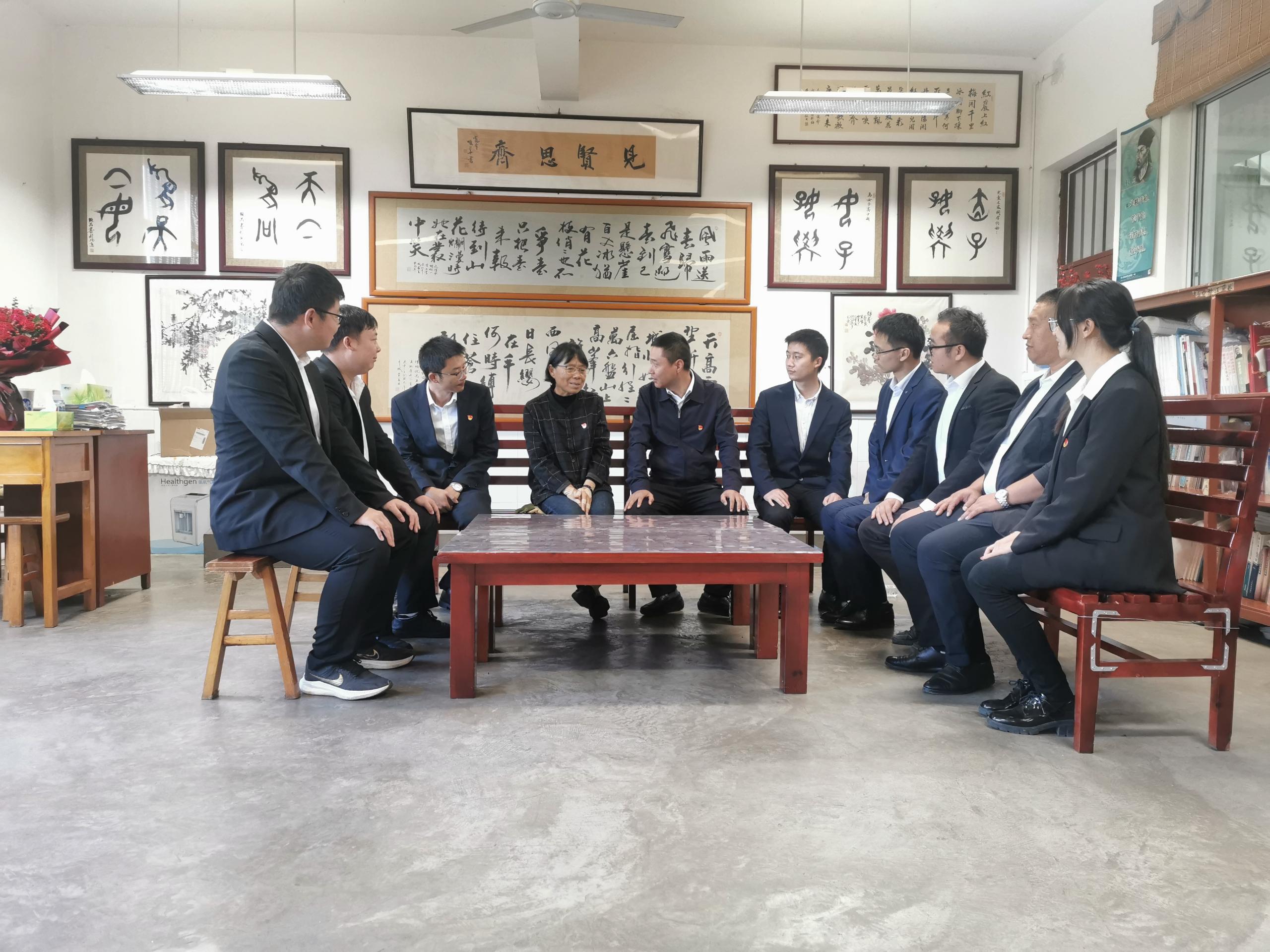 深入开展志愿服务结对共建，建立华坪县女子高中共建联系点.JPG